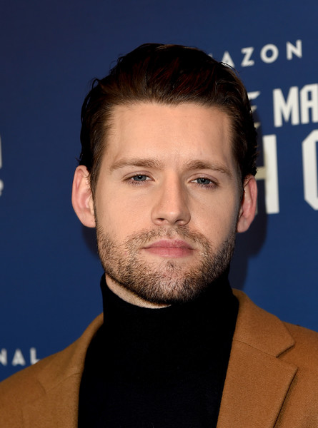 How tall is Luke Kleintank?